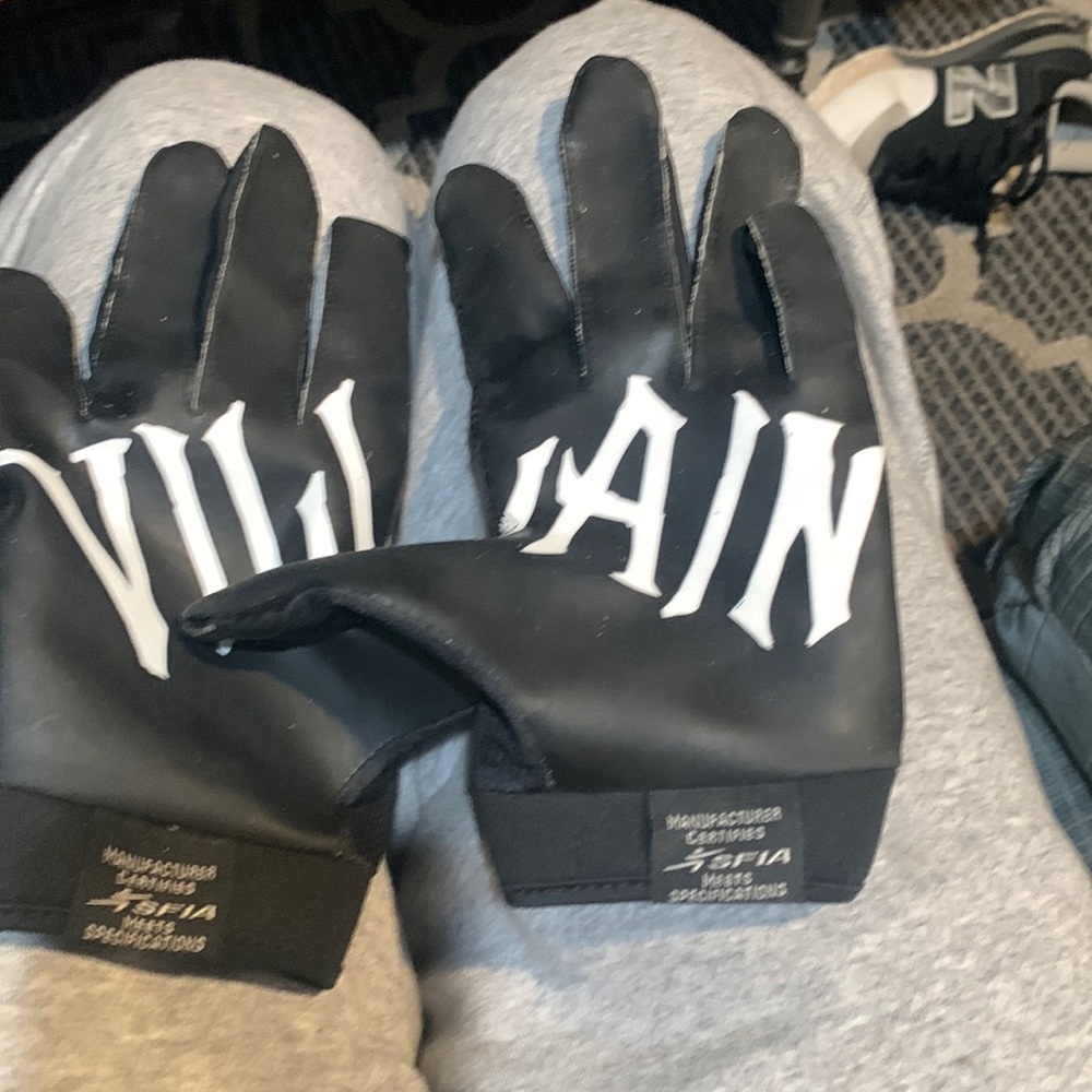 Mens phenom villain football receiver gloves !! Used 1 season